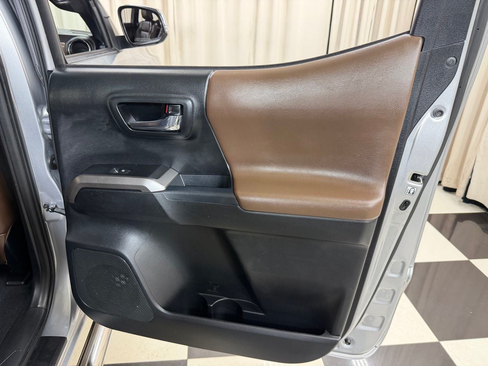 2017 Toyota Tacoma Limited V6