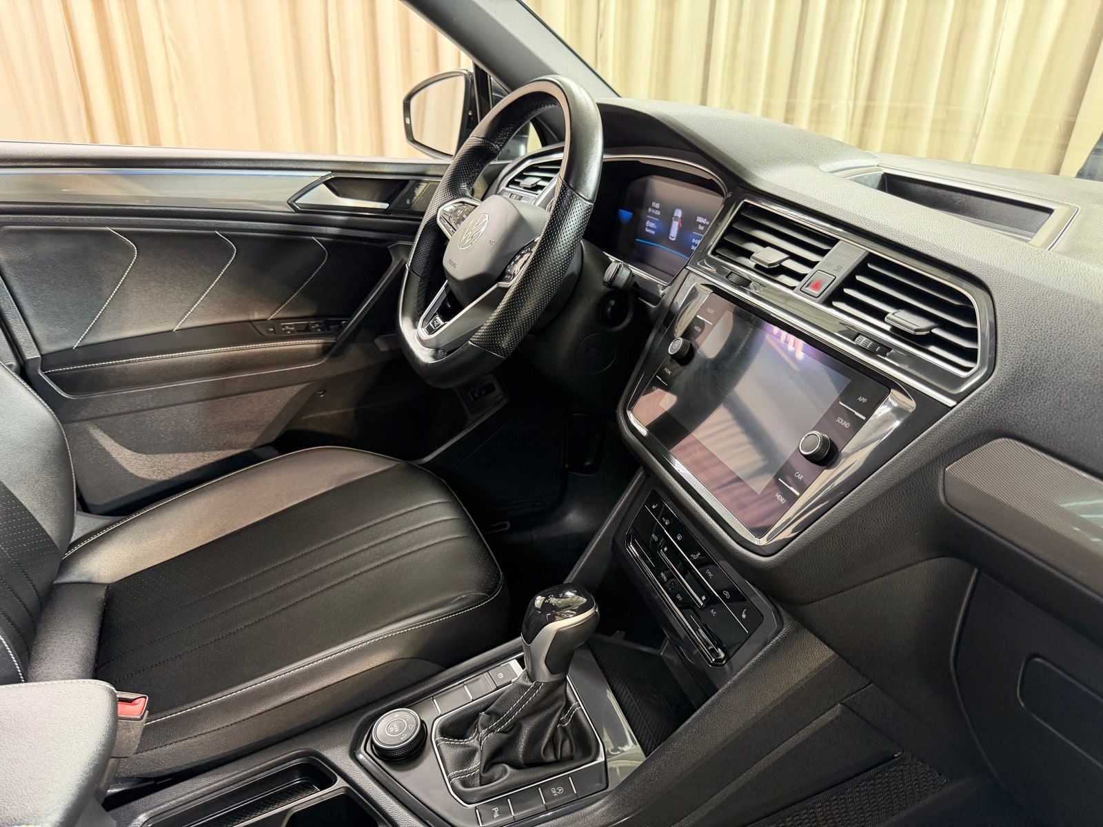2022 Volkswagen Tiguan 2.0T SE R-Line Black