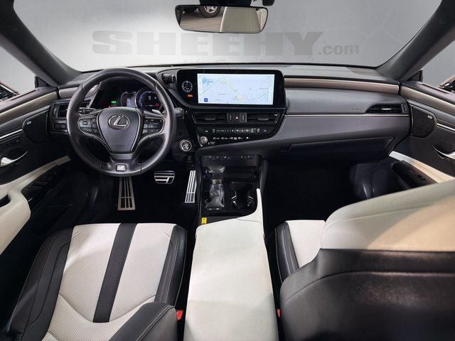 2024 Lexus ES 300h F SPORT Handling