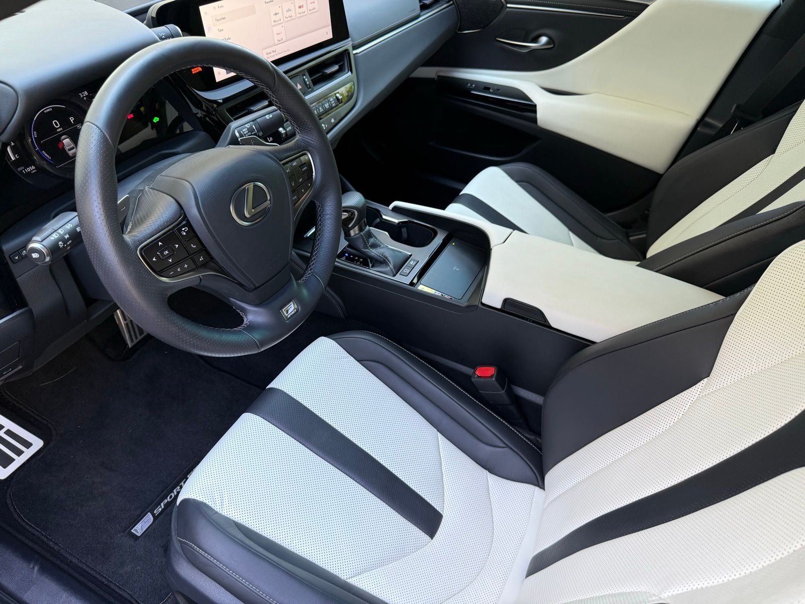 2024 Lexus ES 300h F SPORT Handling