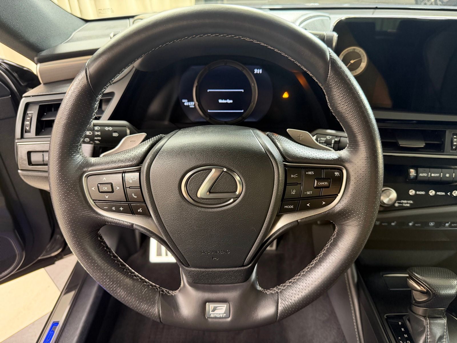 2024 Lexus ES 300h F SPORT Handling