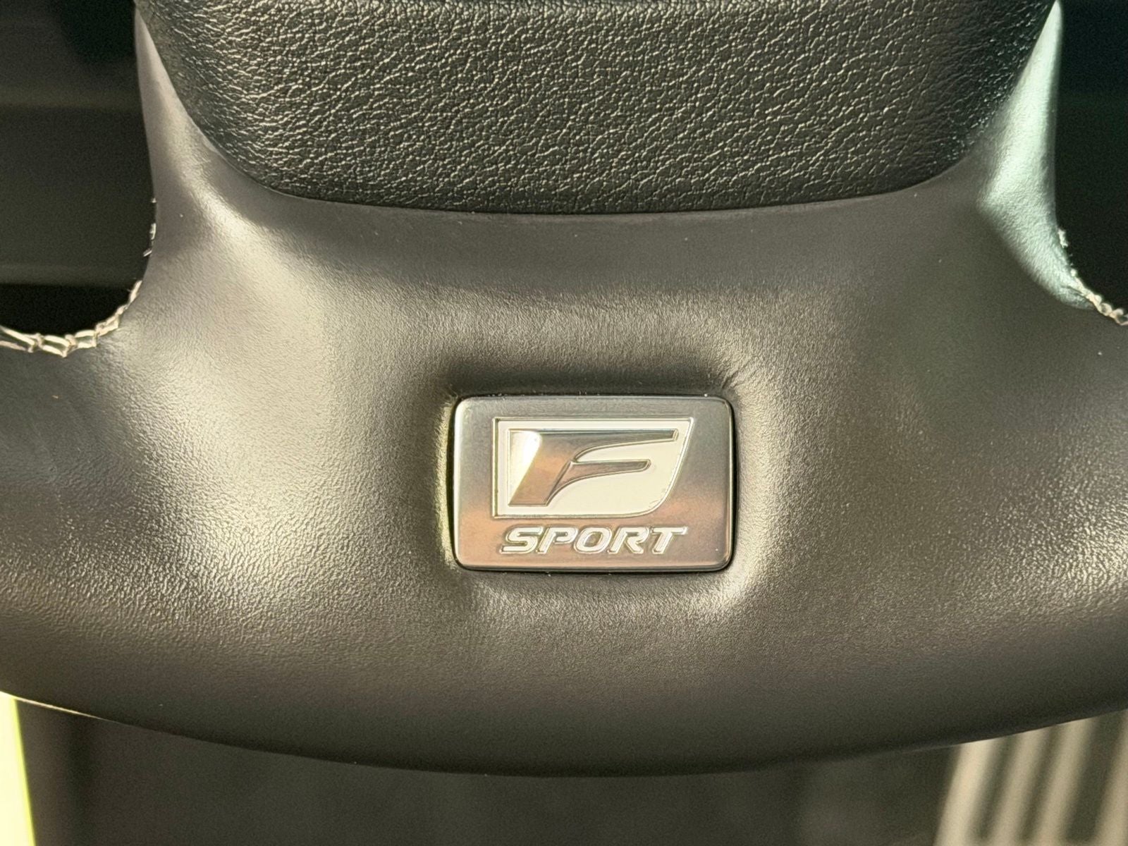 2024 Lexus ES 300h F SPORT Handling