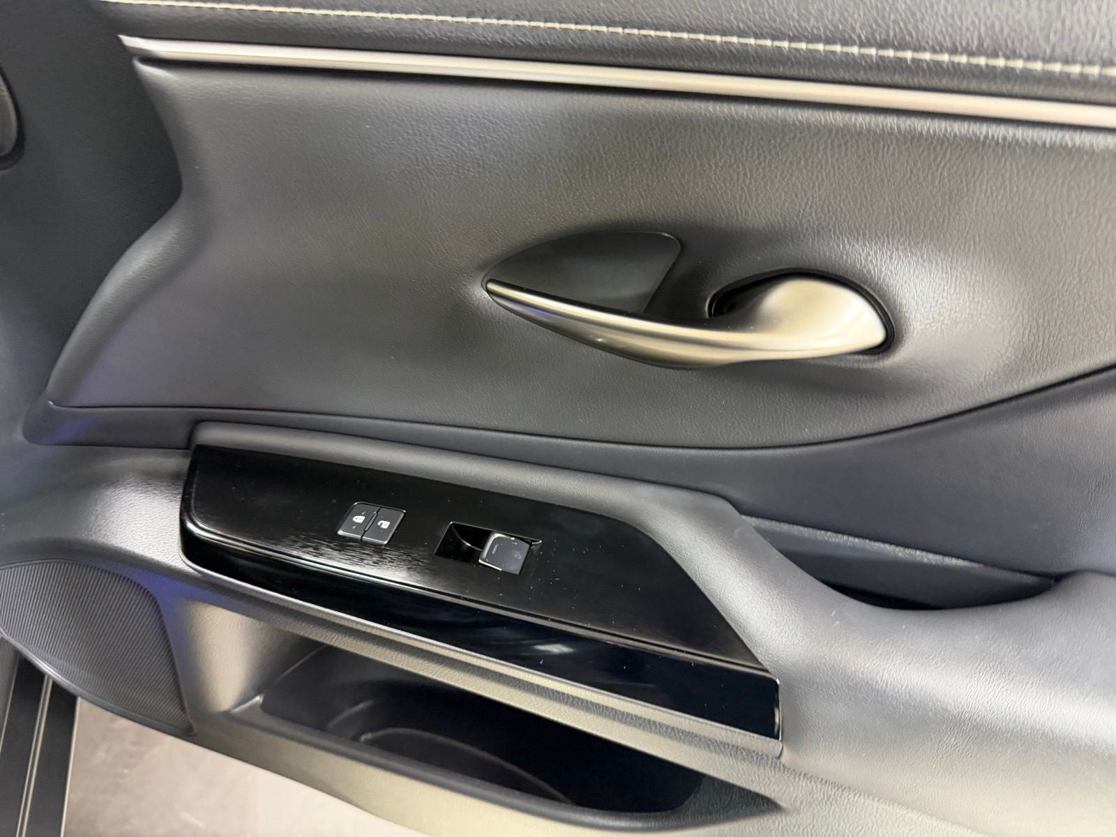 2024 Lexus ES 300h F SPORT Handling