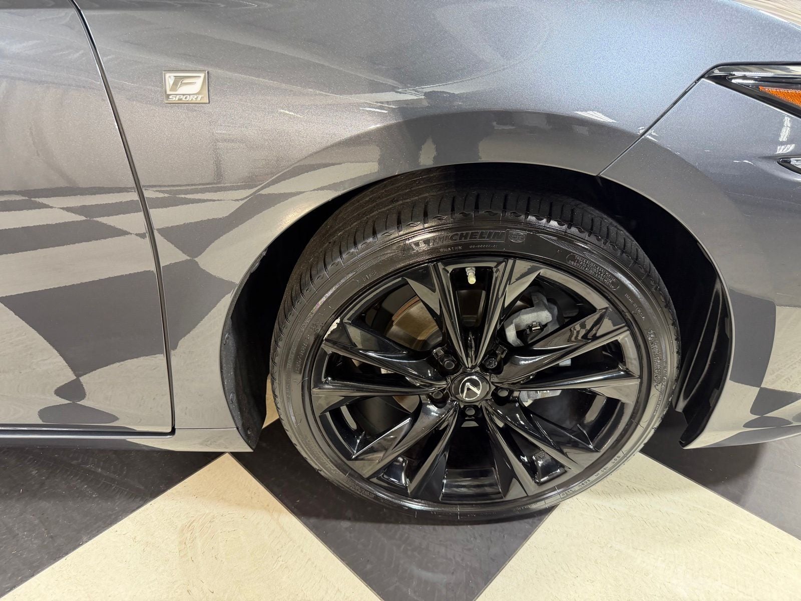 2024 Lexus ES 300h F SPORT Handling