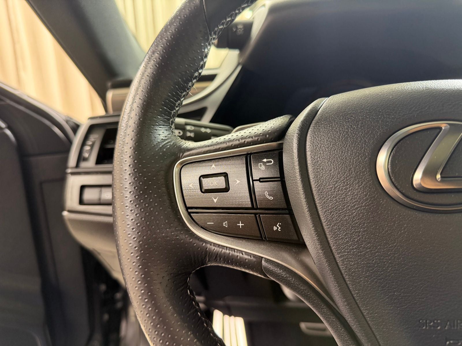 2024 Lexus ES 300h F SPORT Handling
