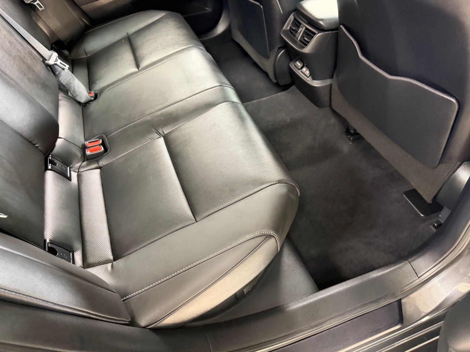 2024 Lexus ES 300h F SPORT Handling