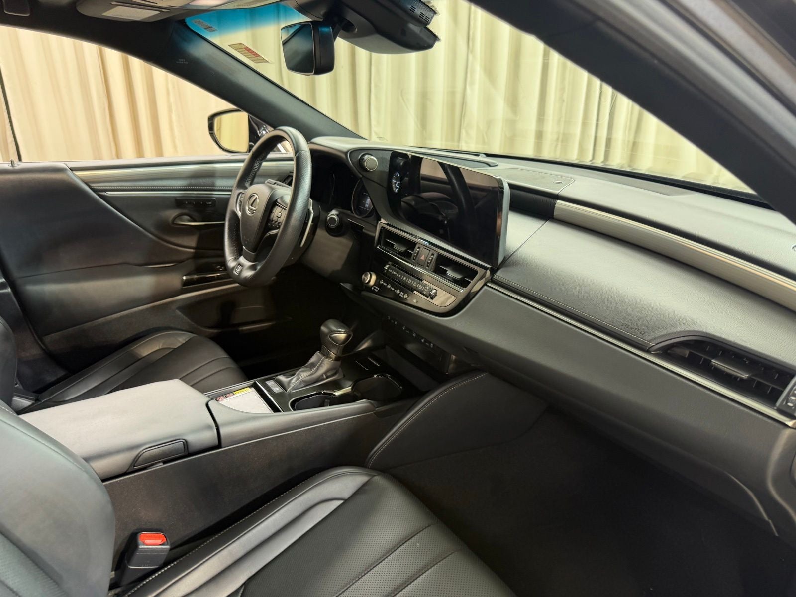 2024 Lexus ES 300h F SPORT Handling