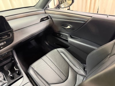 2024 Lexus ES 300h F SPORT Handling