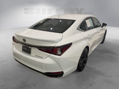 2024 Lexus ES 300h F SPORT Handling