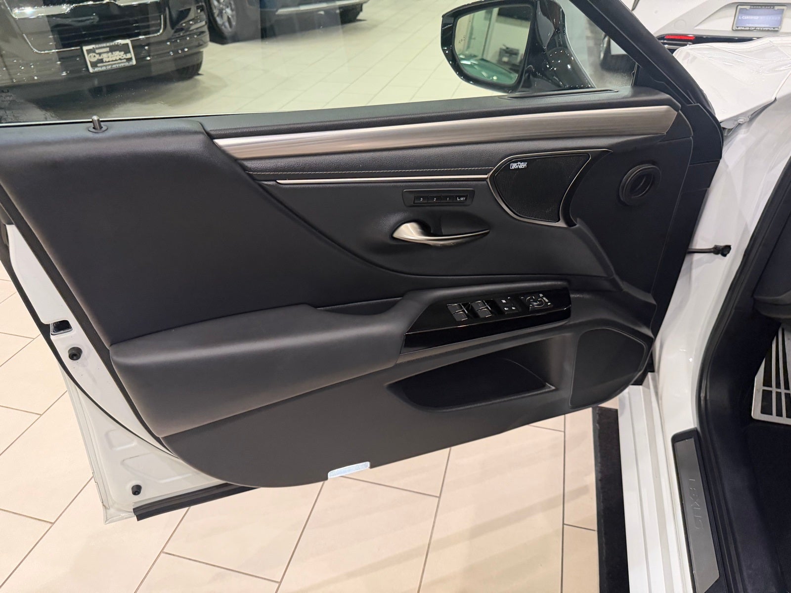 2024 Lexus ES 300h F SPORT Handling