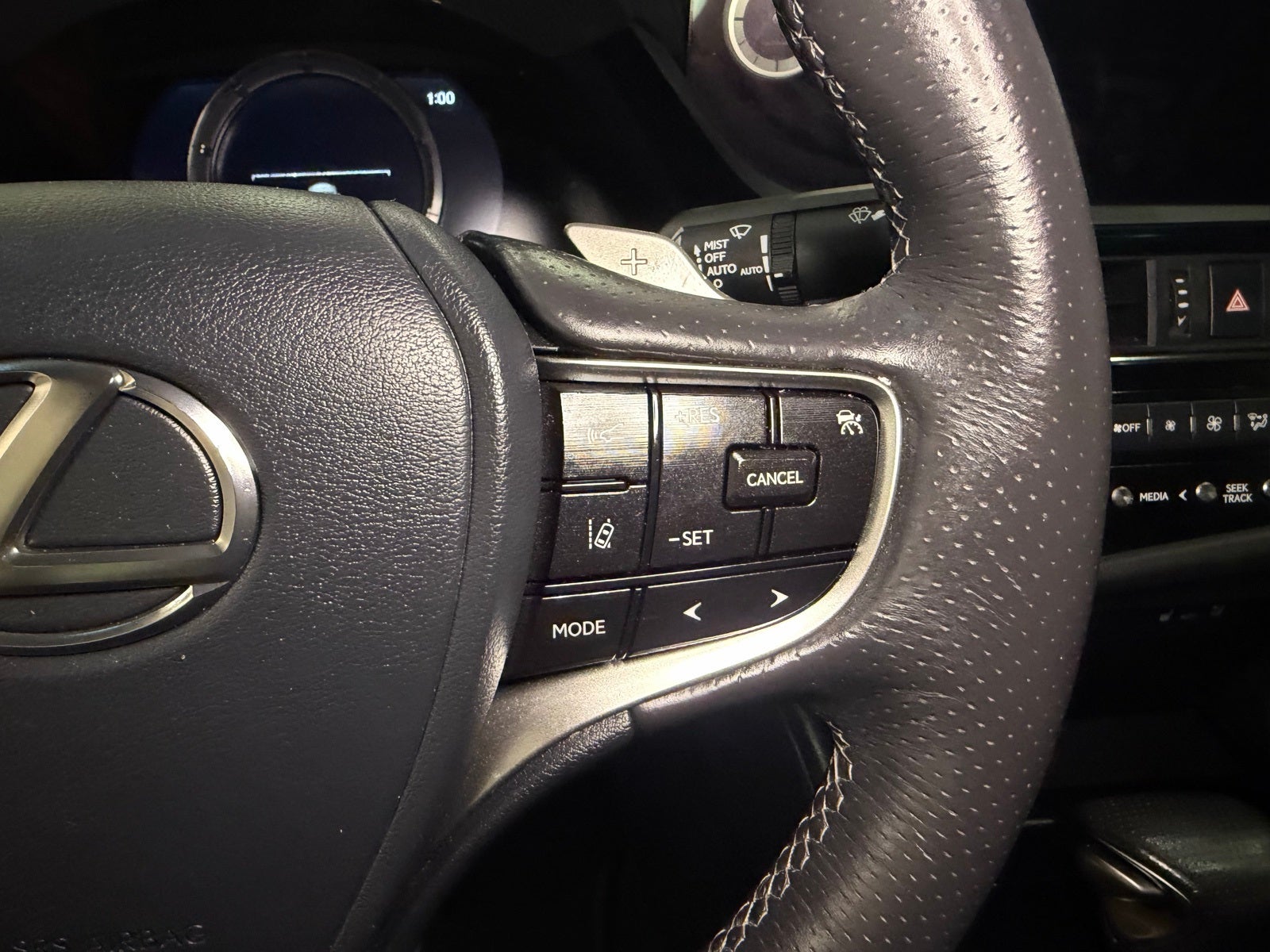 2024 Lexus ES 300h F SPORT Handling