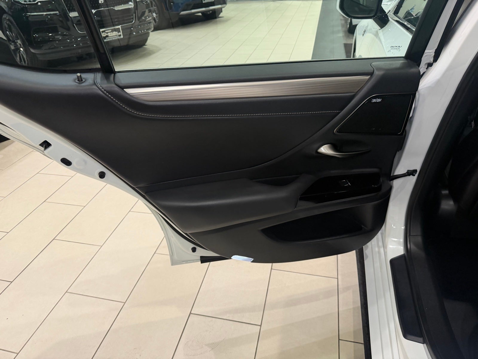 2024 Lexus ES 300h F SPORT Handling