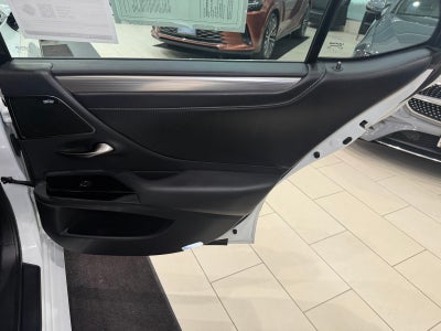 2024 Lexus ES 300h F SPORT Handling