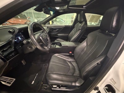 2024 Lexus ES 300h F SPORT Handling