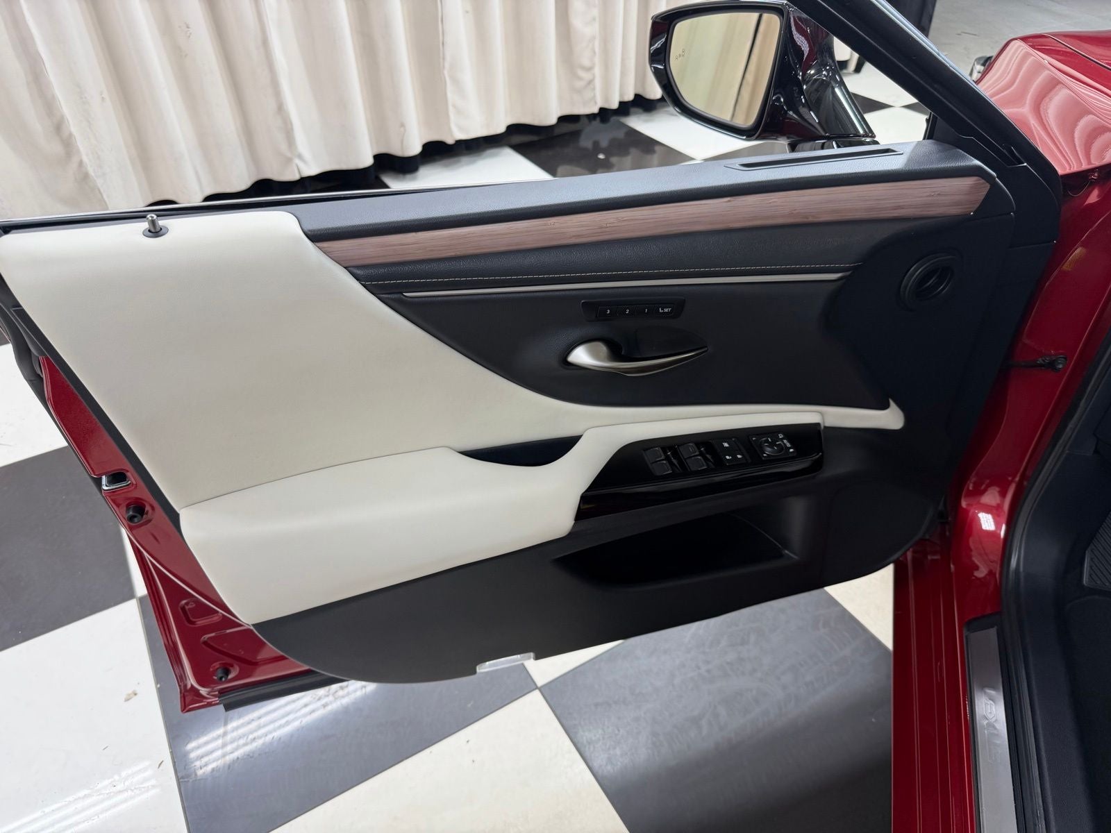 2025 Lexus ES 300h