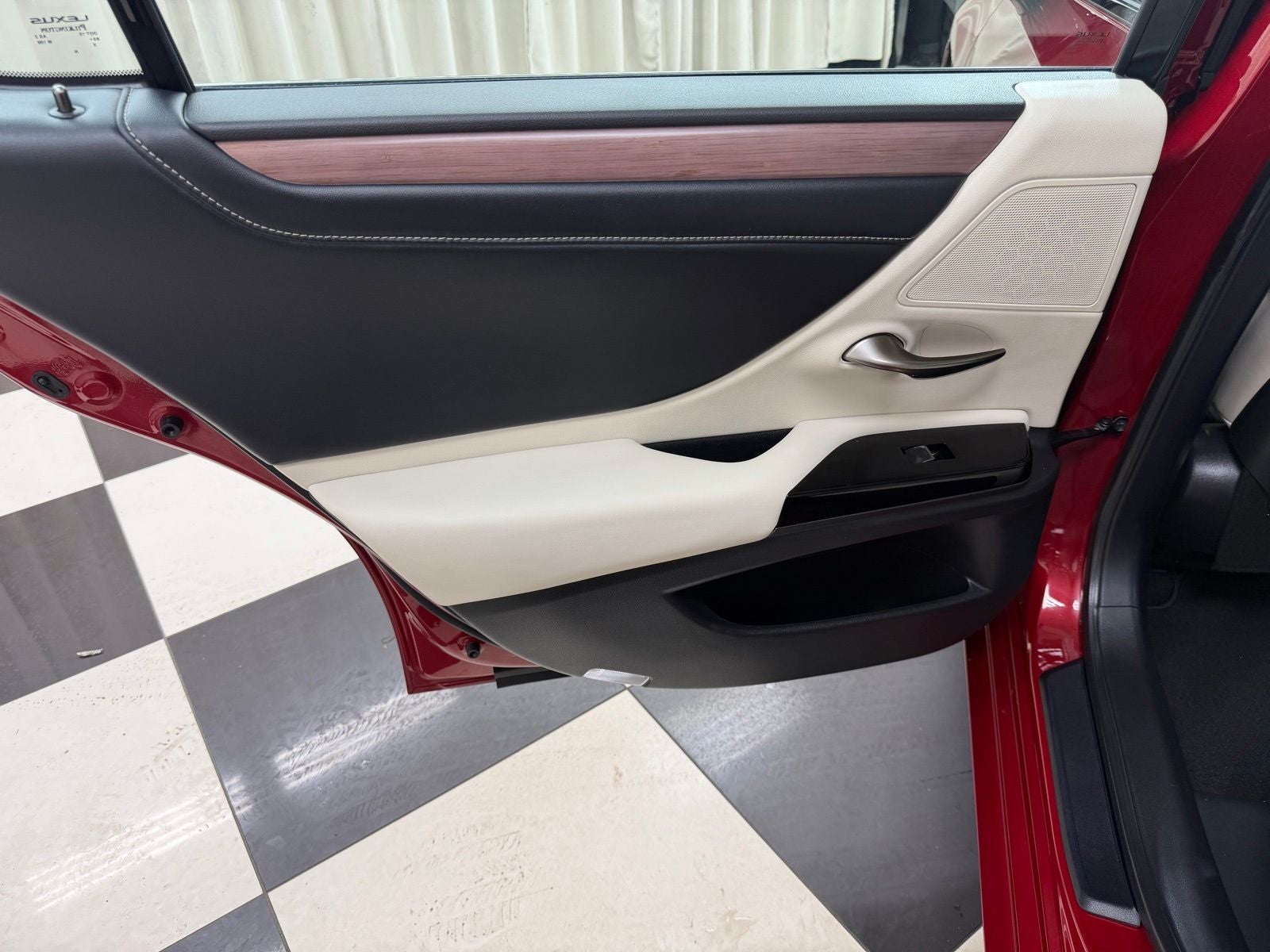 2025 Lexus ES 300h