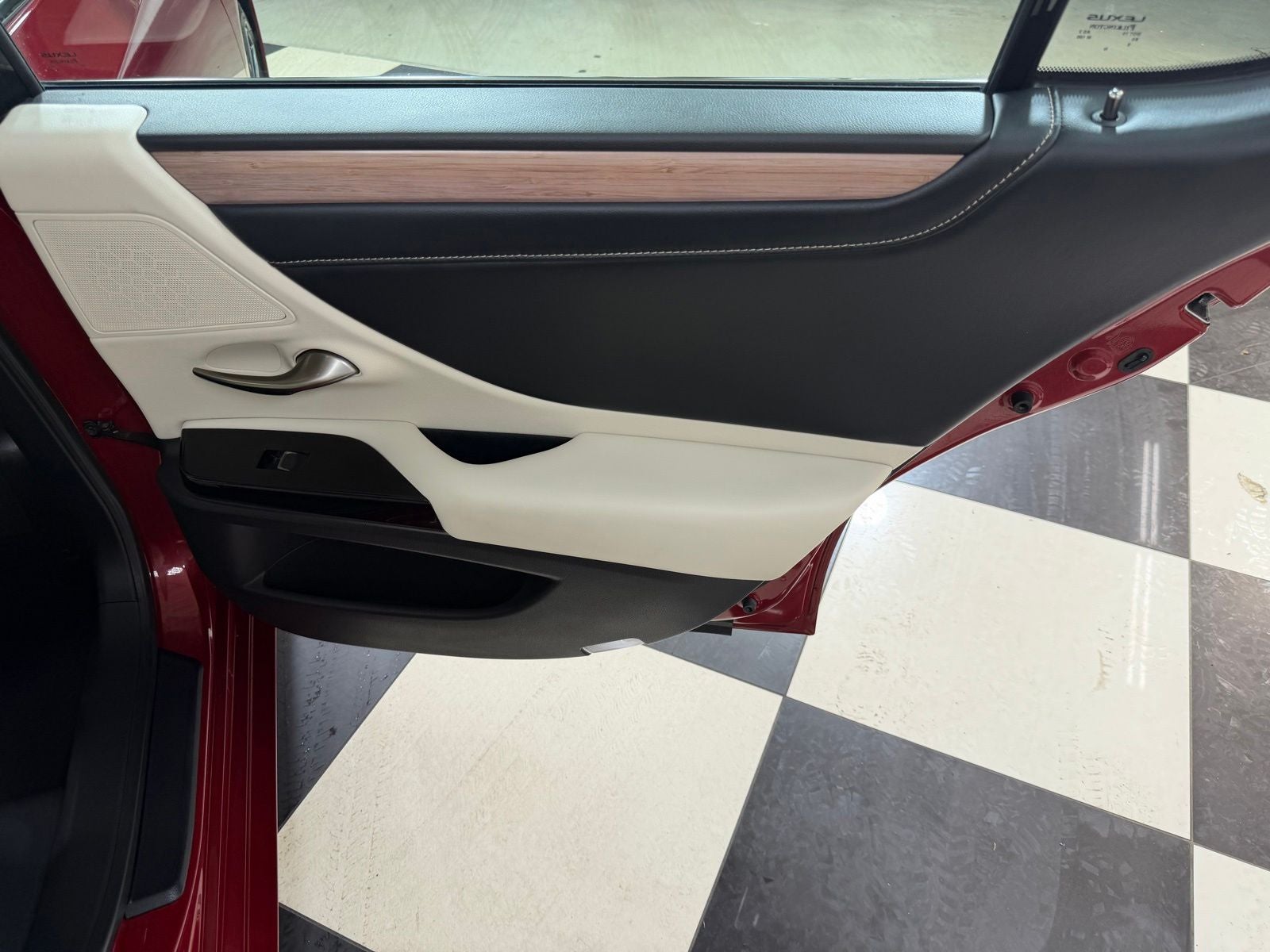 2025 Lexus ES 300h