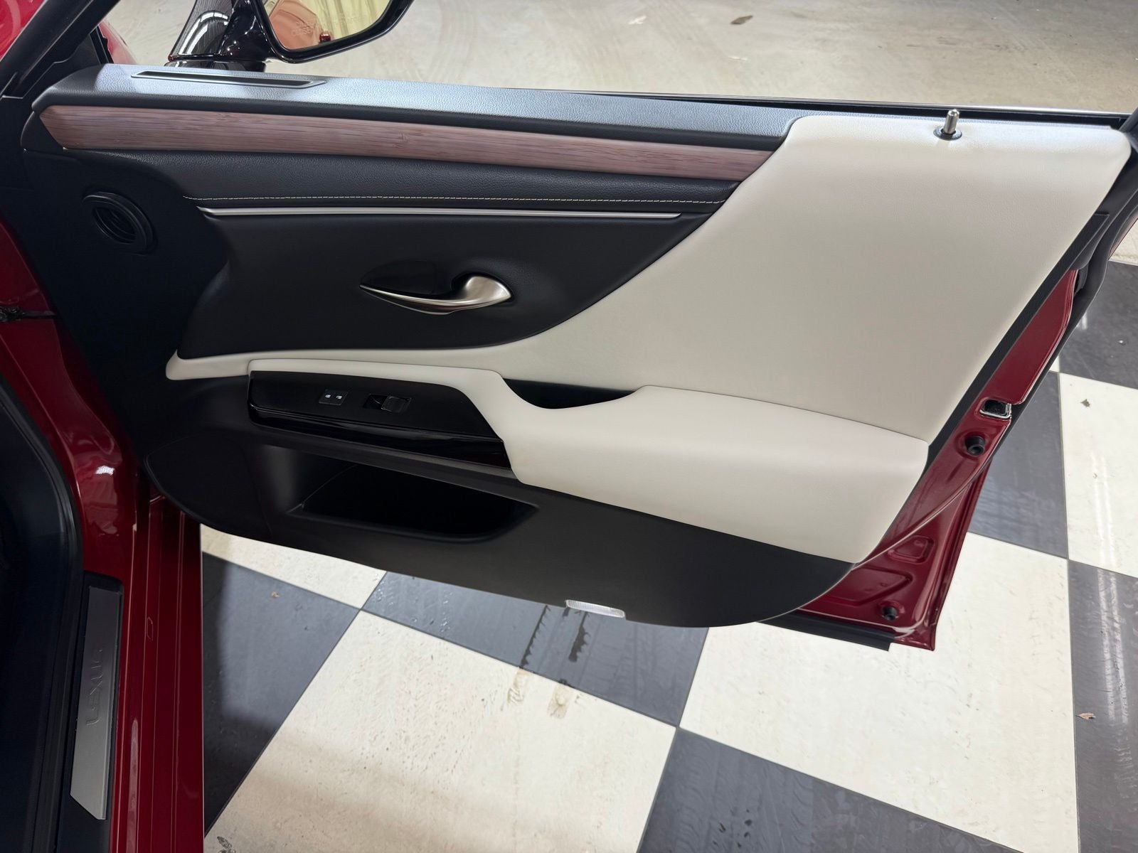 2025 Lexus ES 300h