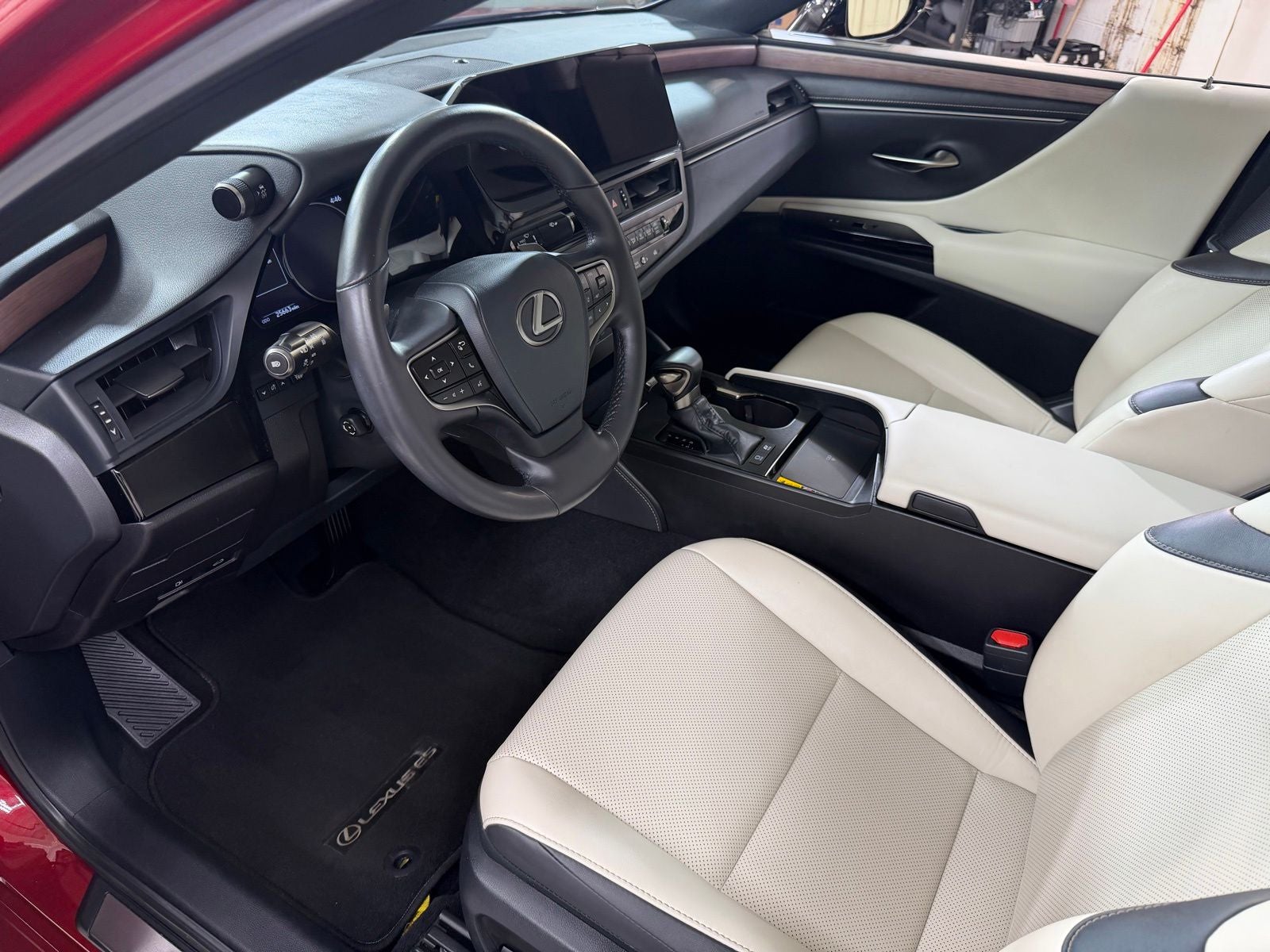 2025 Lexus ES 300h