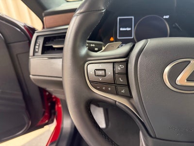 2025 Lexus ES 300h