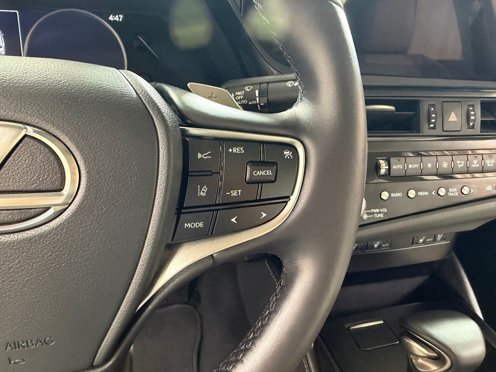 2025 Lexus ES 300h