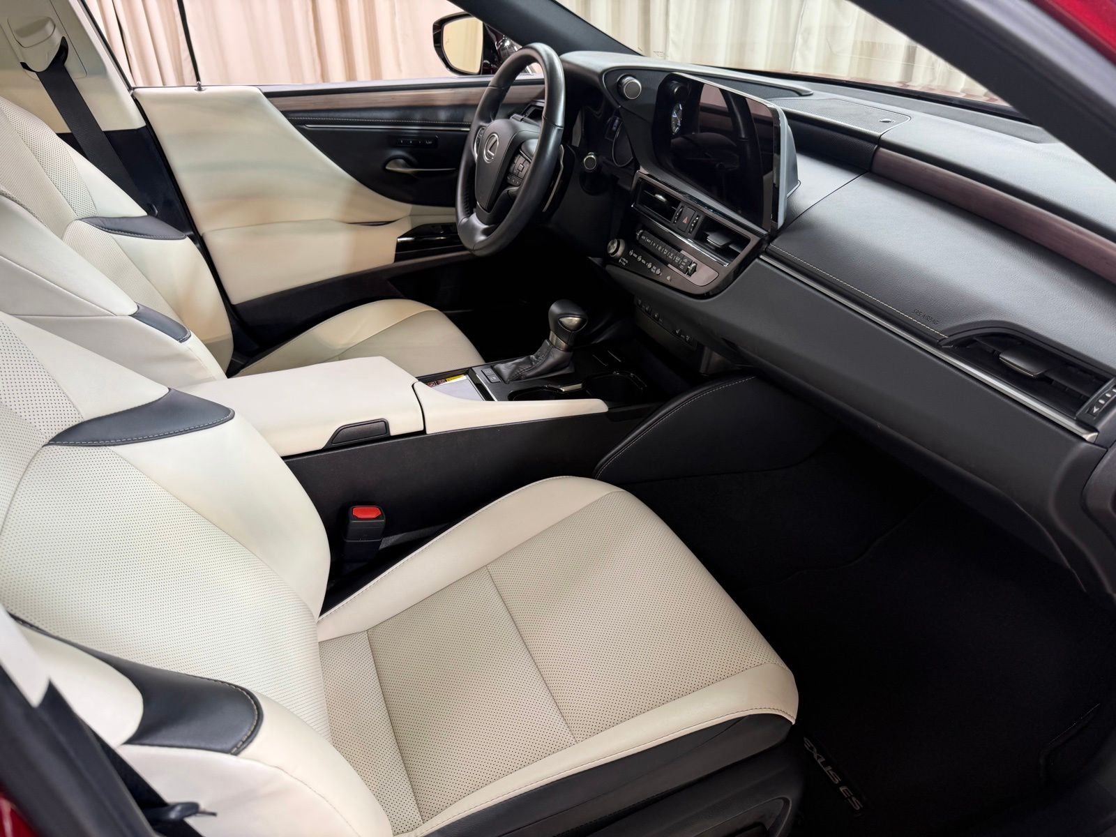 2025 Lexus ES 300h