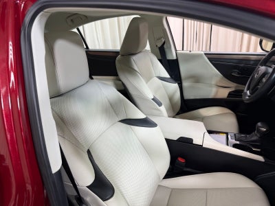 2025 Lexus ES 300h