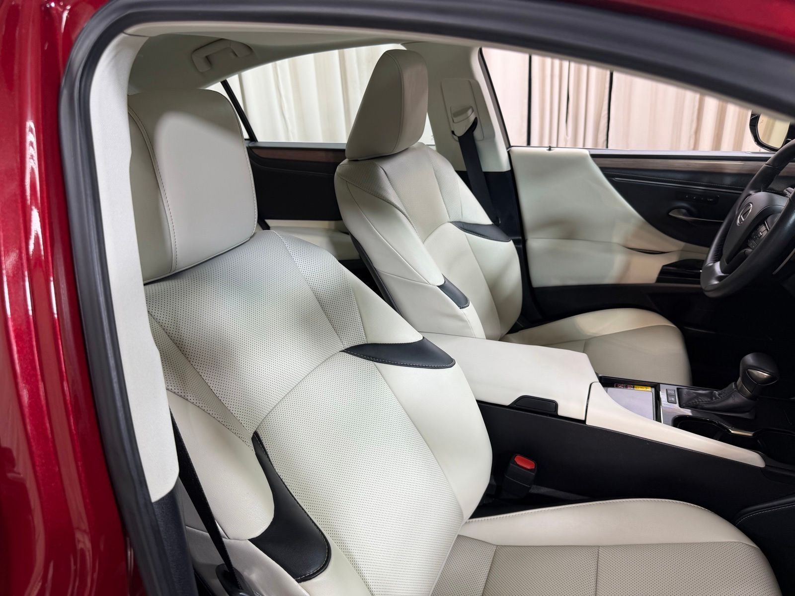 2025 Lexus ES 300h