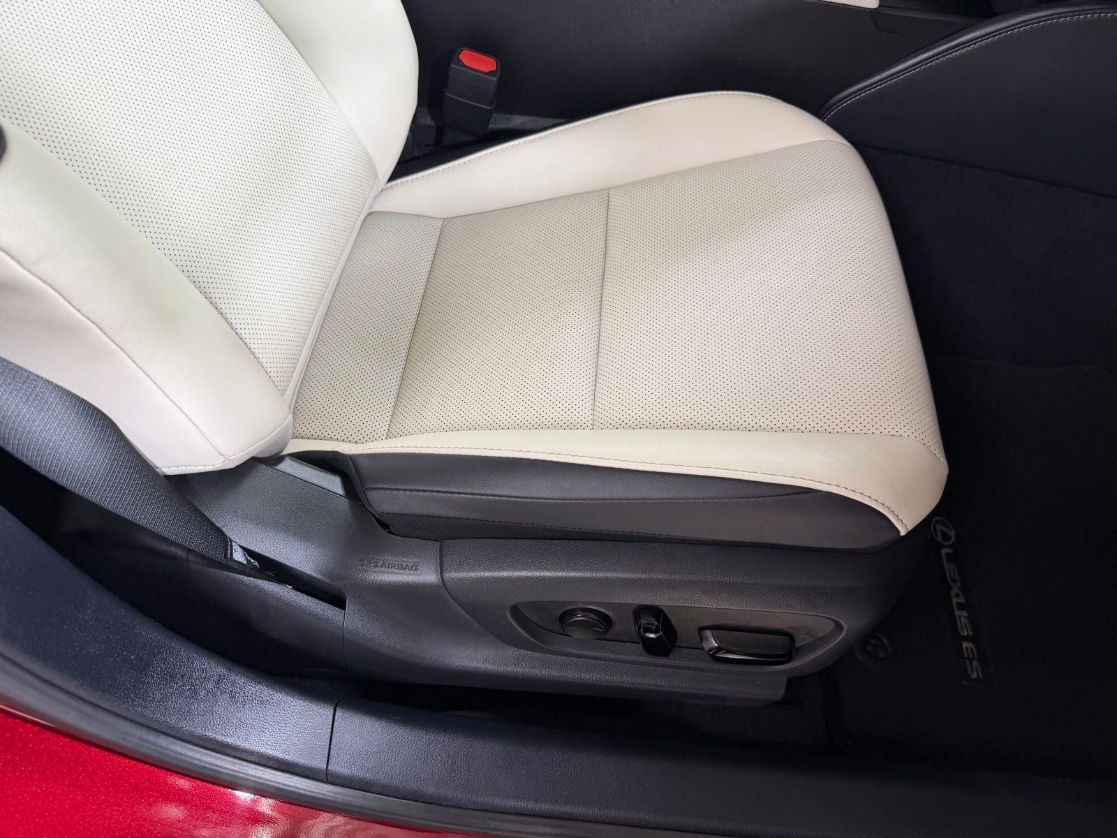 2025 Lexus ES 300h