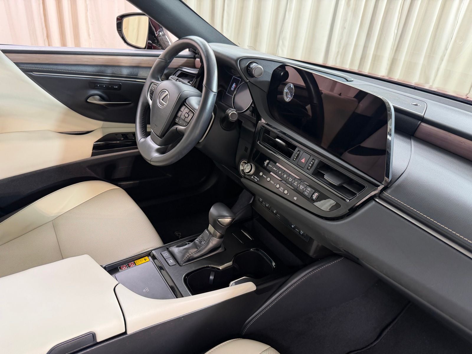 2025 Lexus ES 300h