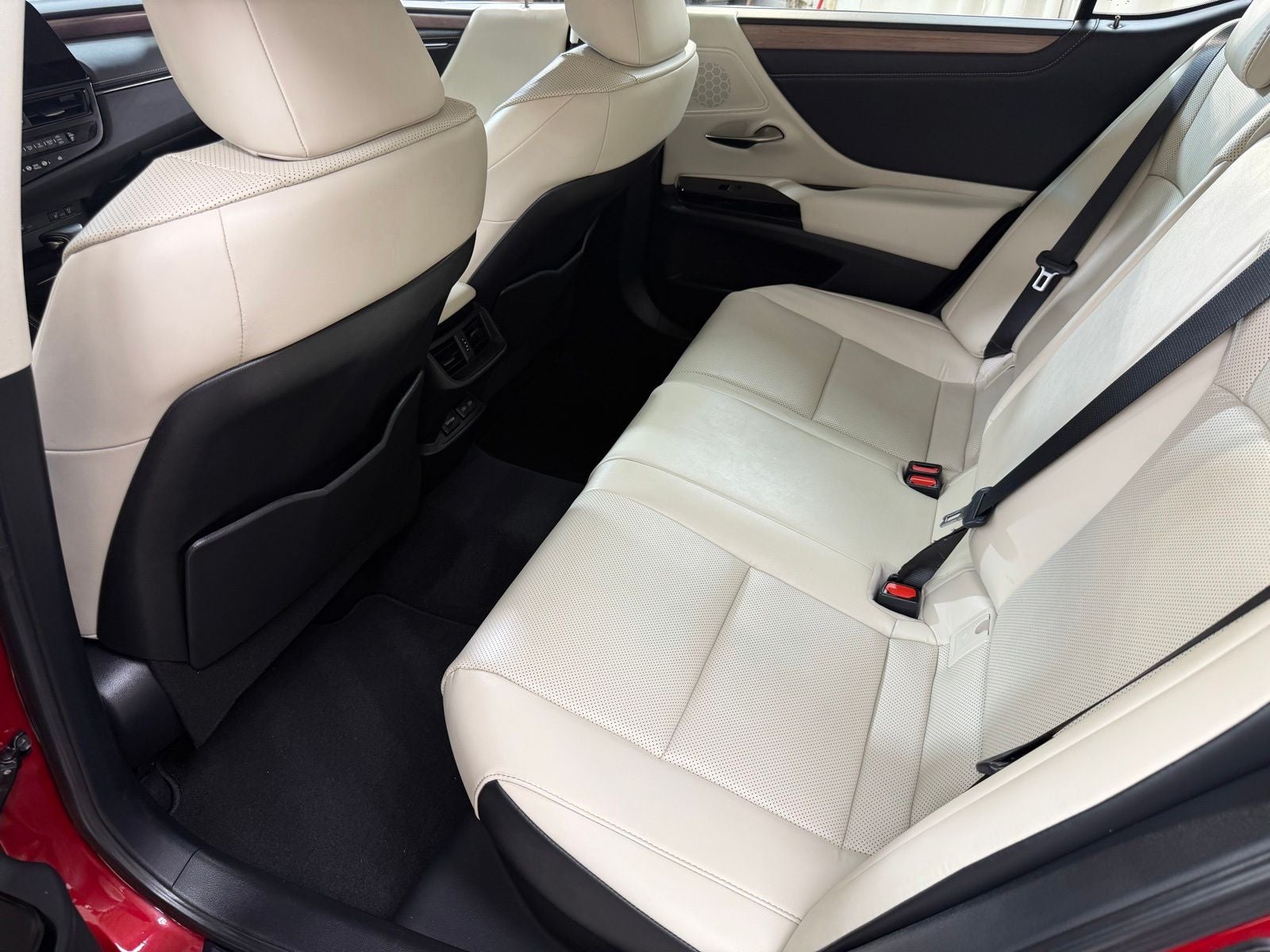 2025 Lexus ES 300h