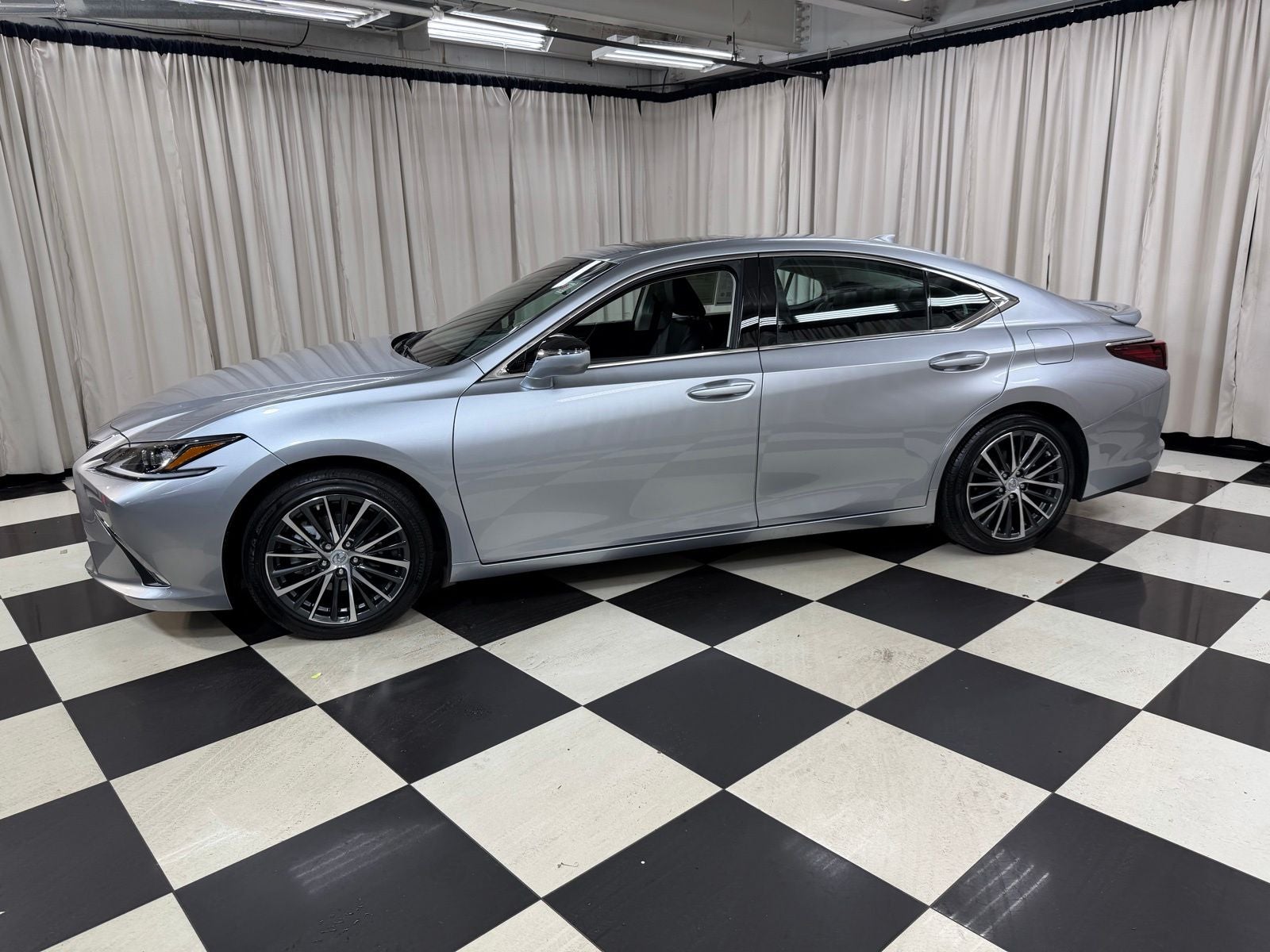 2025 Lexus ES 350