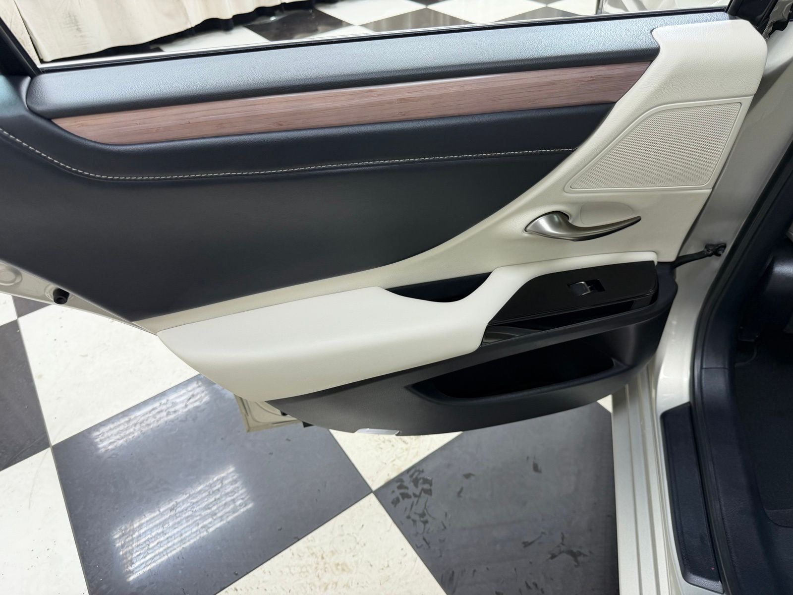 2025 Lexus ES 350
