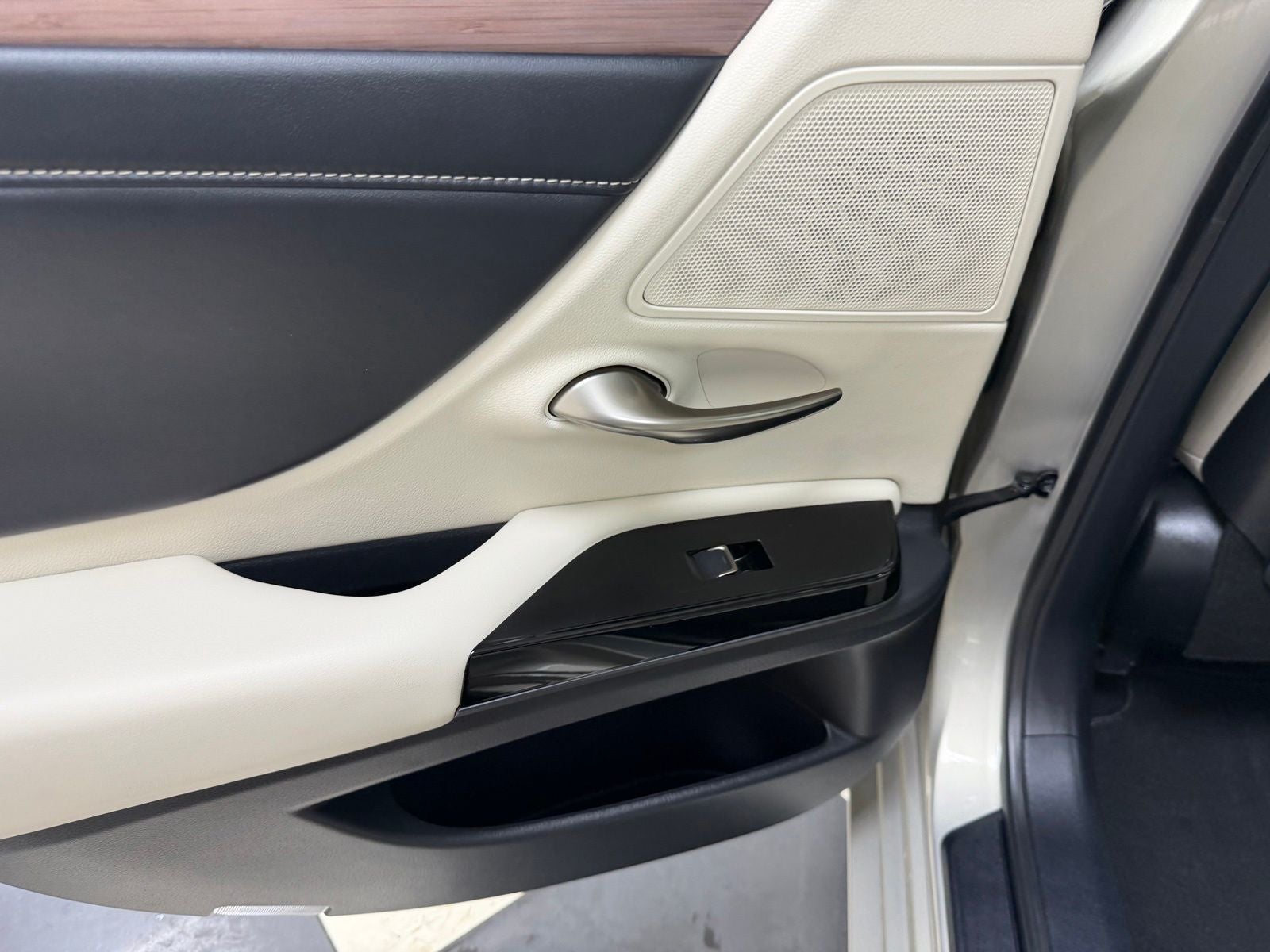 2025 Lexus ES 350