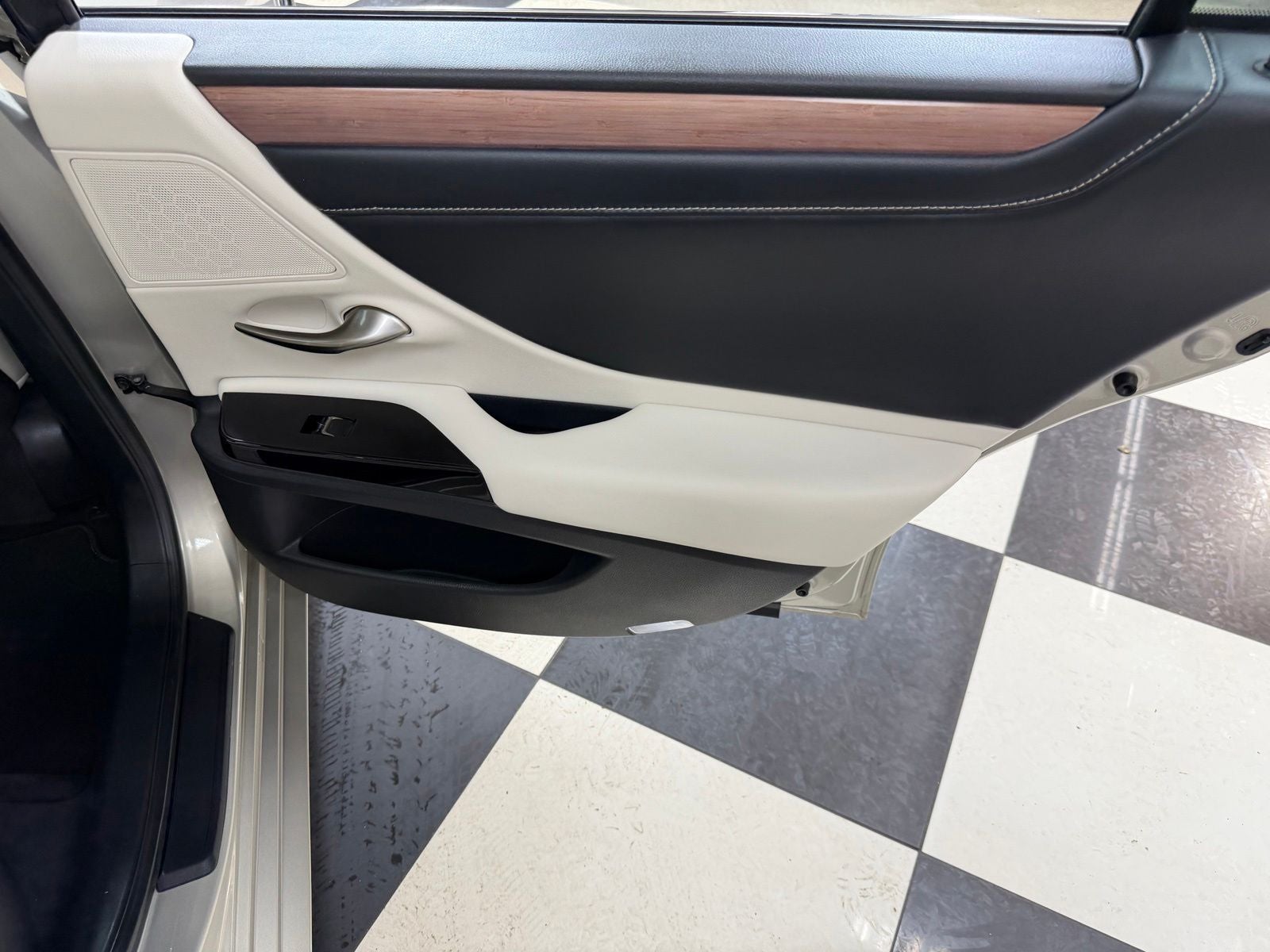 2025 Lexus ES 350