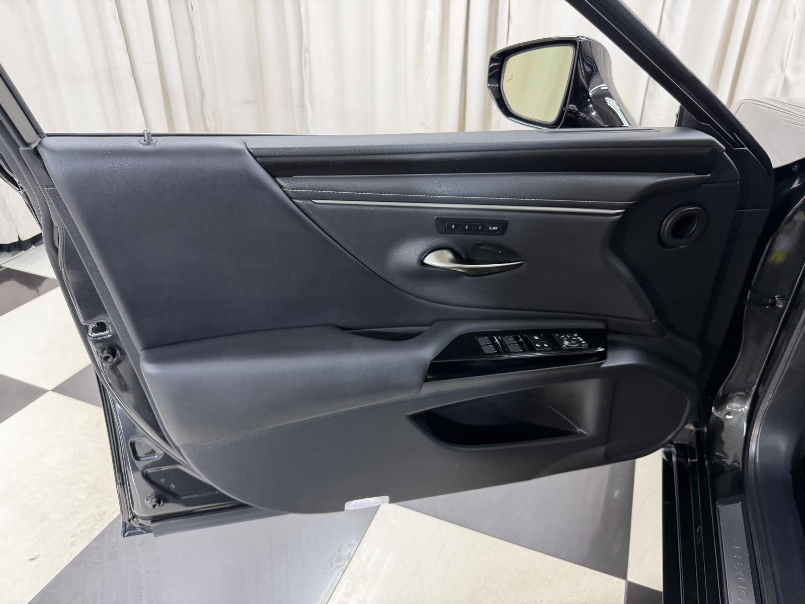 2024 Lexus Es ES 300h Luxury