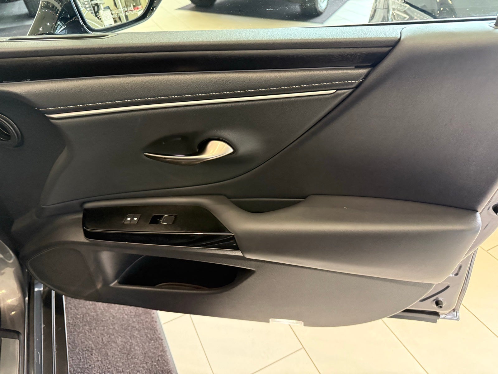 2024 Lexus ES 300h Luxury