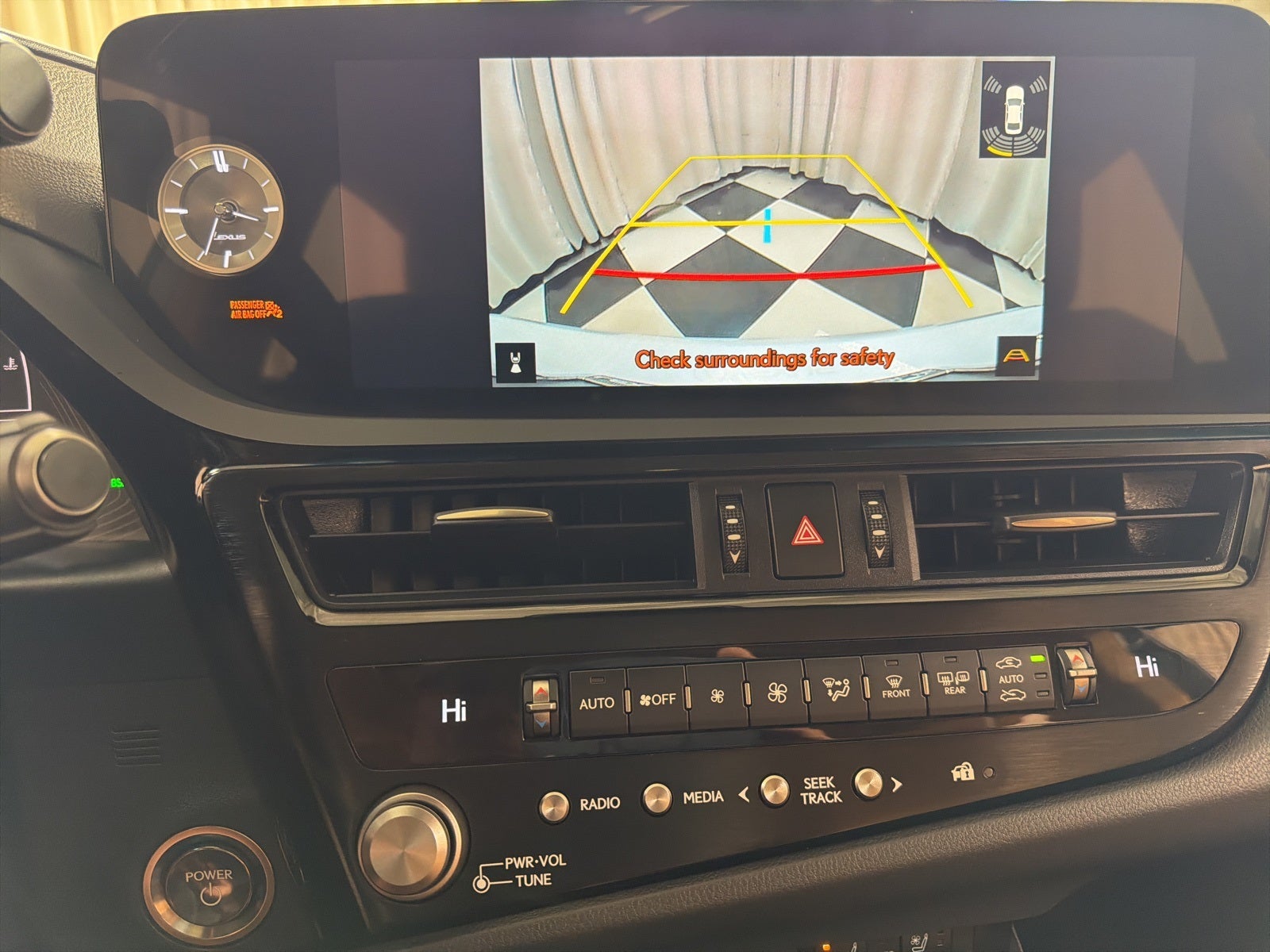 2023 Lexus ES 300h Luxury