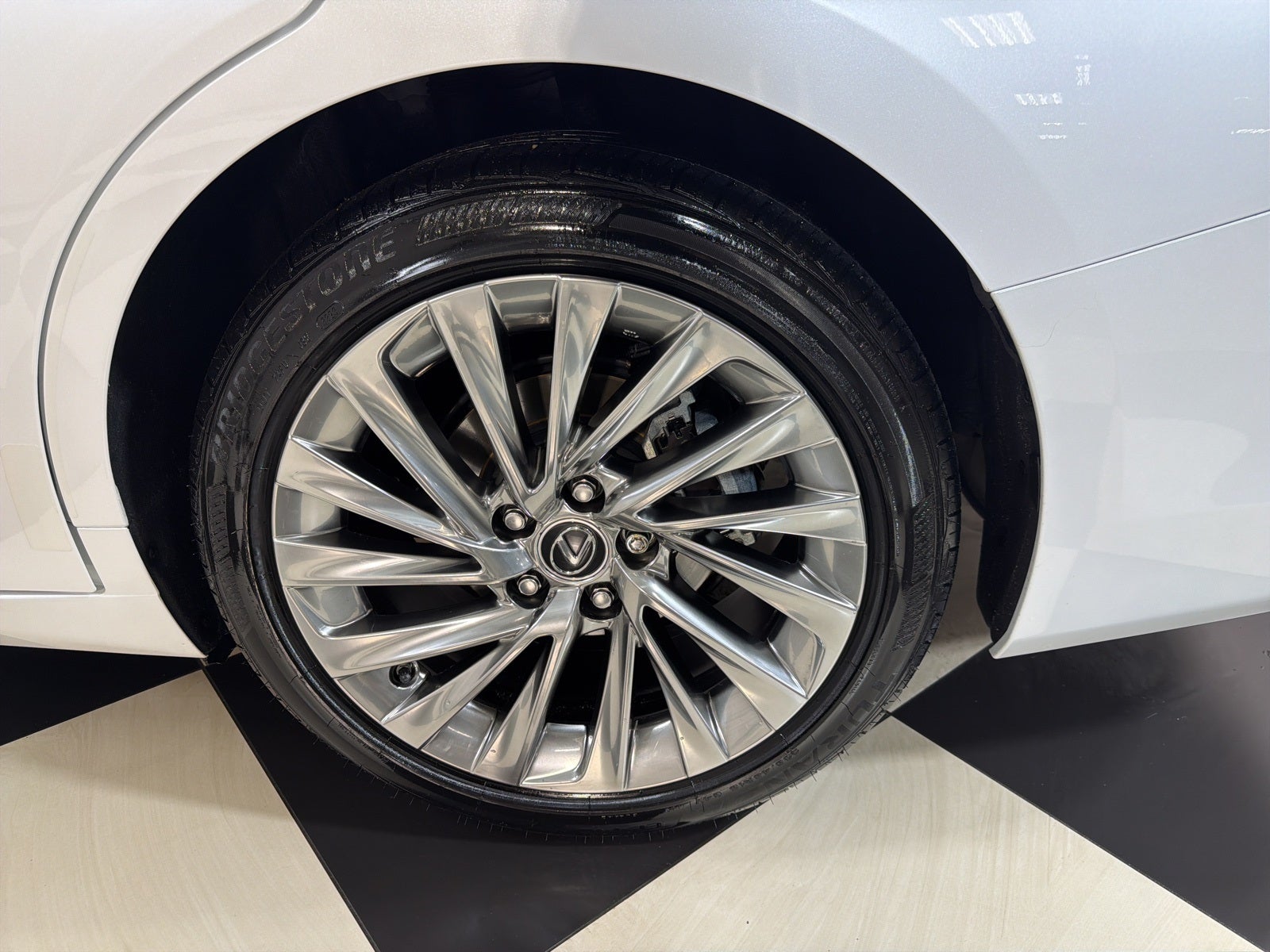 2023 Lexus ES 300h Luxury