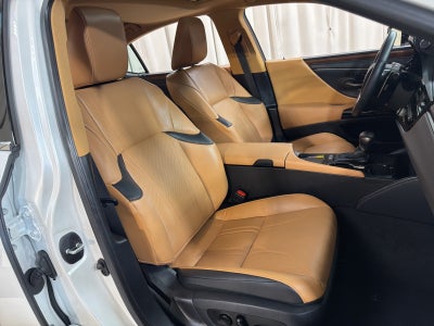 2023 Lexus ES 300h Luxury