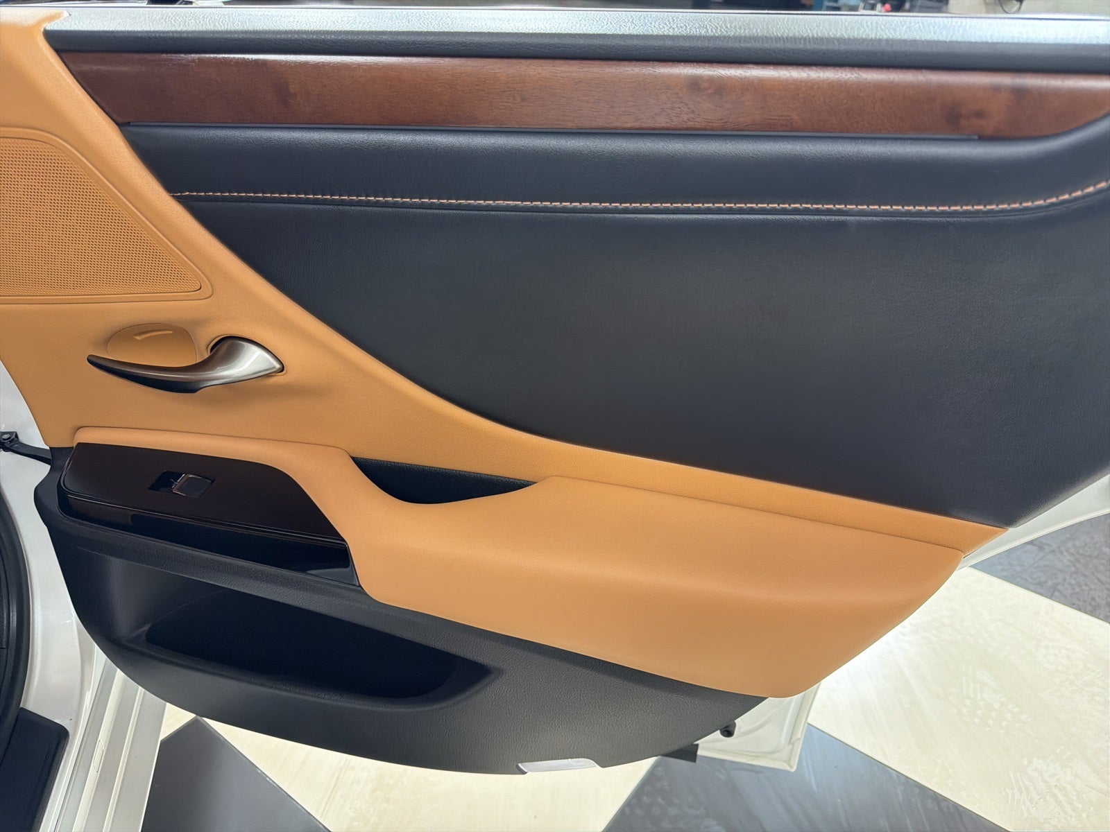 2023 Lexus ES 300h Luxury