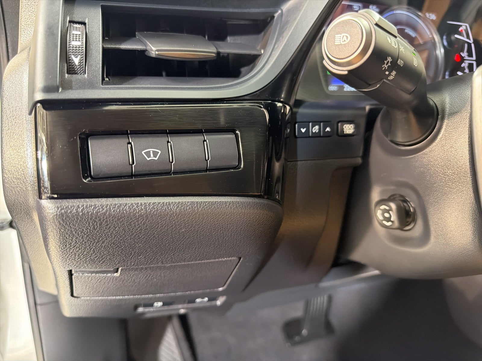 2023 Lexus ES 300h Luxury