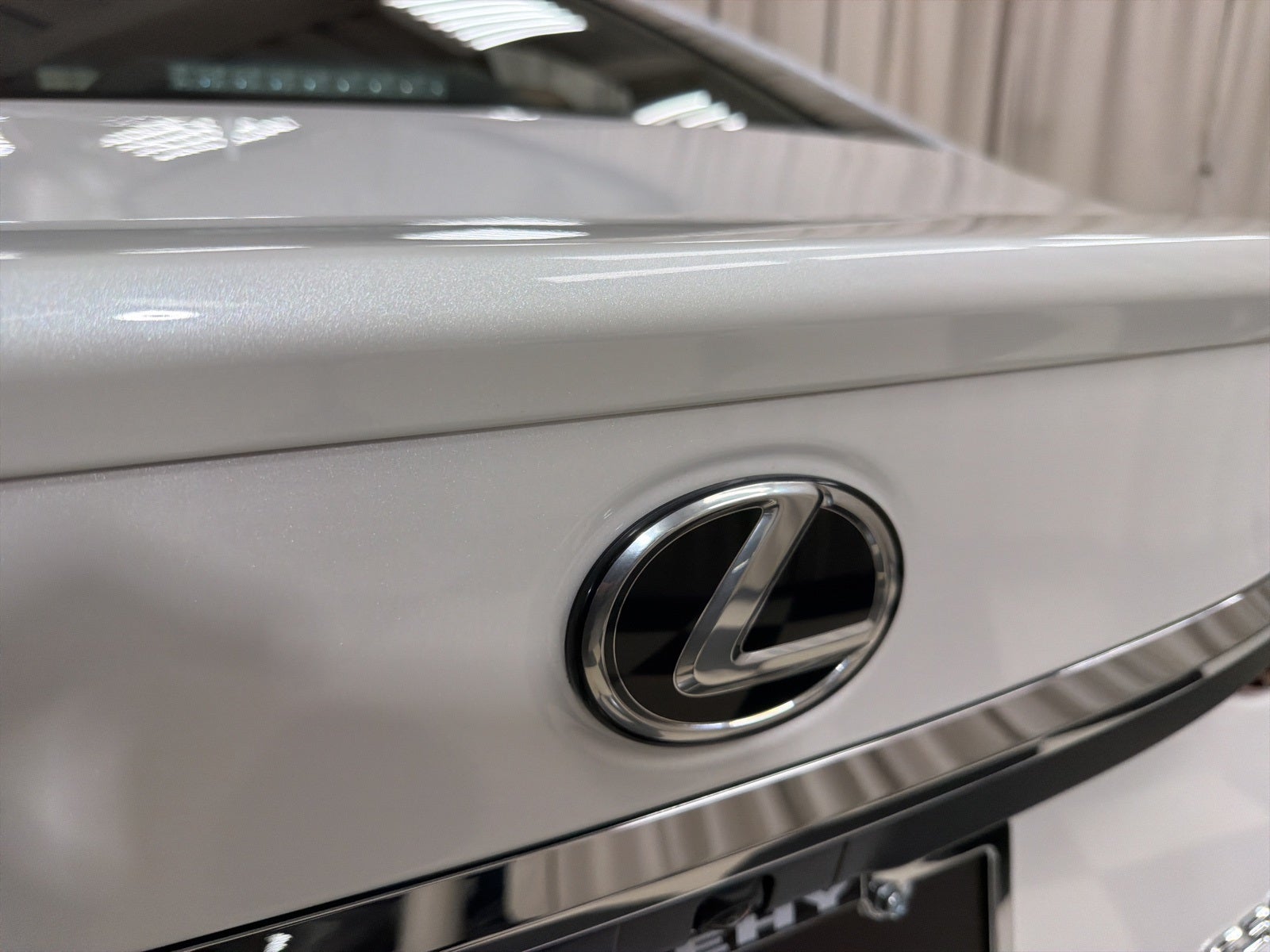 2023 Lexus ES 300h Luxury