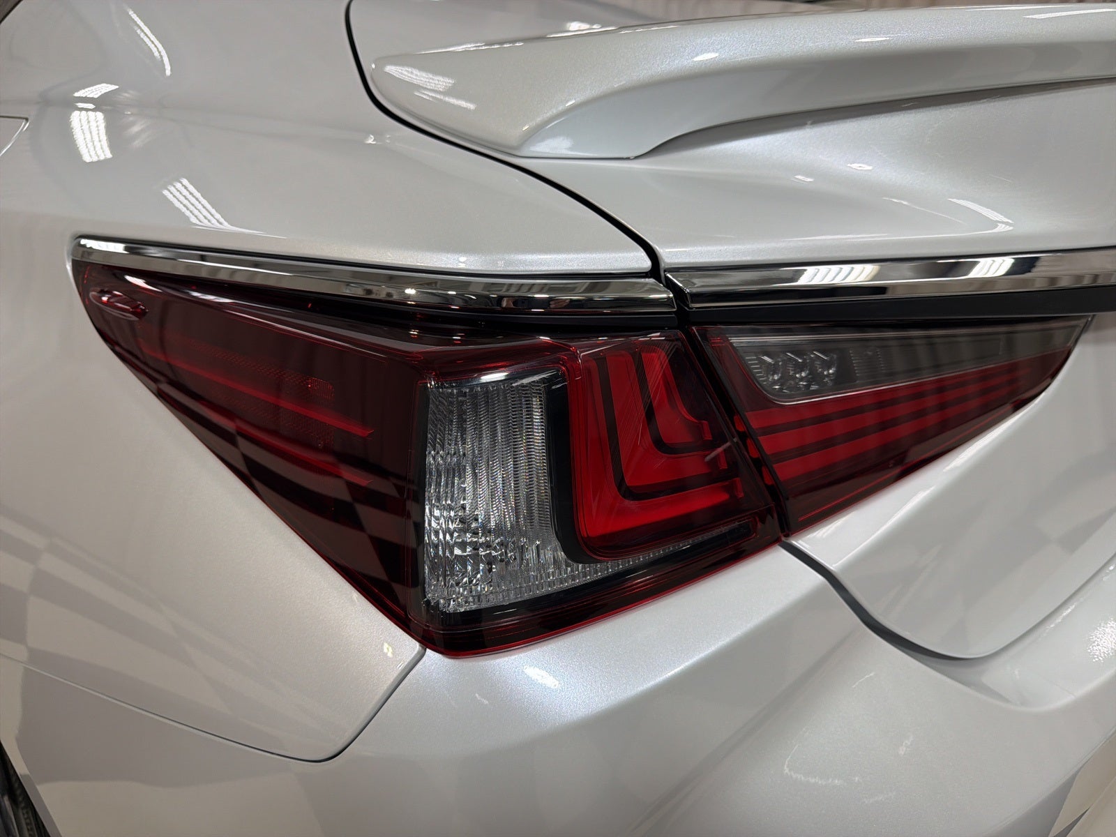 2023 Lexus ES 300h Luxury