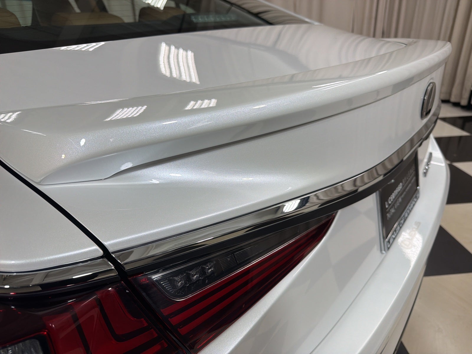 2023 Lexus ES 300h Luxury