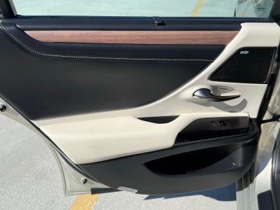 2023 Lexus ES 300h Ultra Luxury