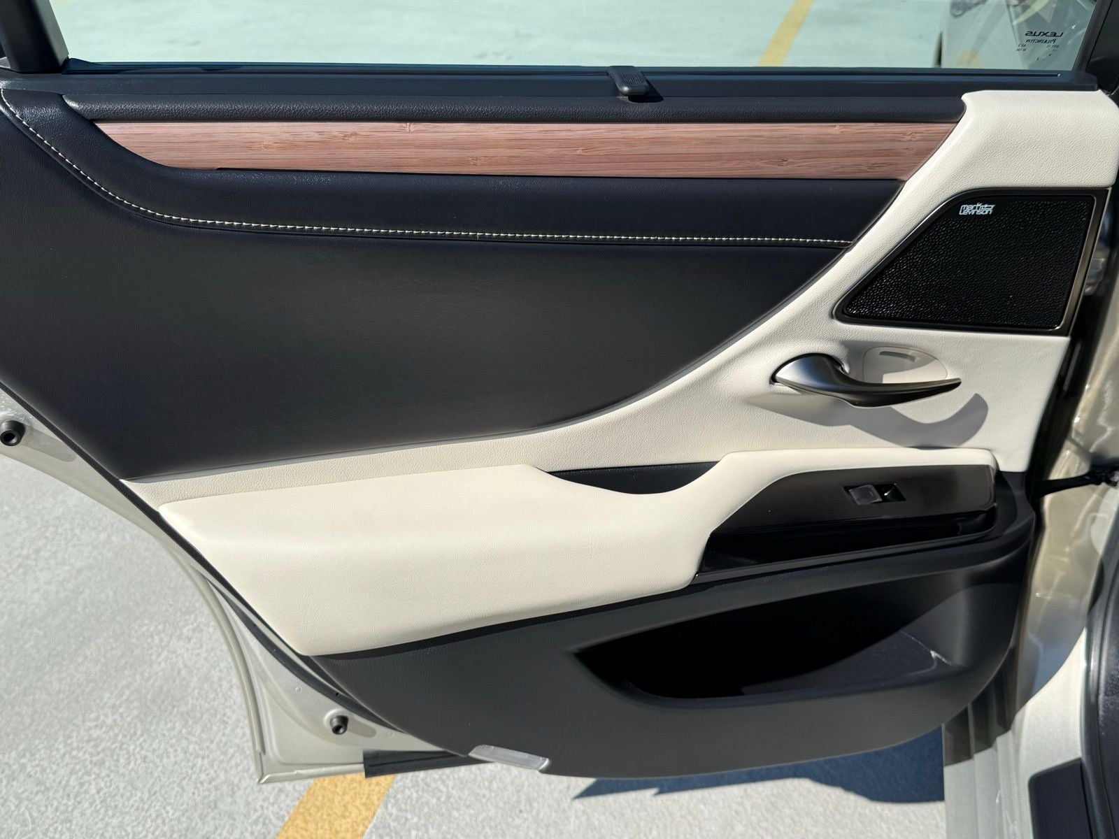 2023 Lexus ES 300h Ultra Luxury