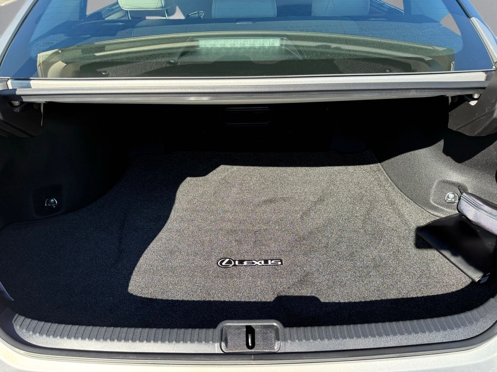 2023 Lexus ES 300h Ultra Luxury
