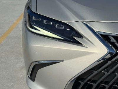 2023 Lexus ES 300h Ultra Luxury