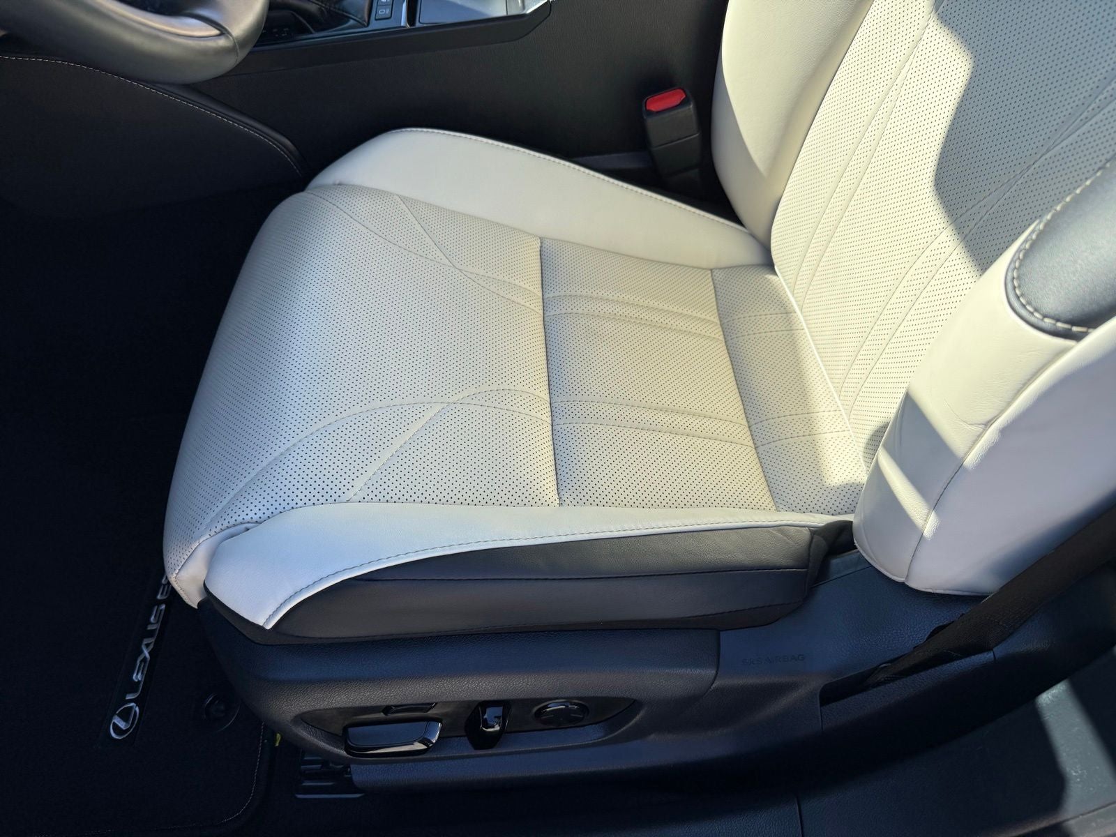 2023 Lexus ES 300h Ultra Luxury